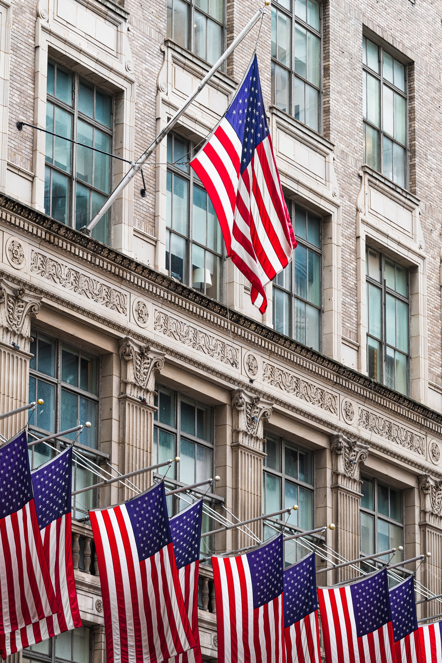 SAKS 5TH AVENUE