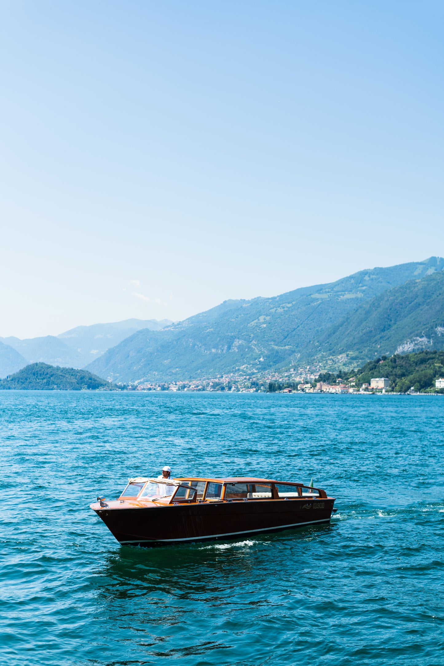 BOATING IN COMO