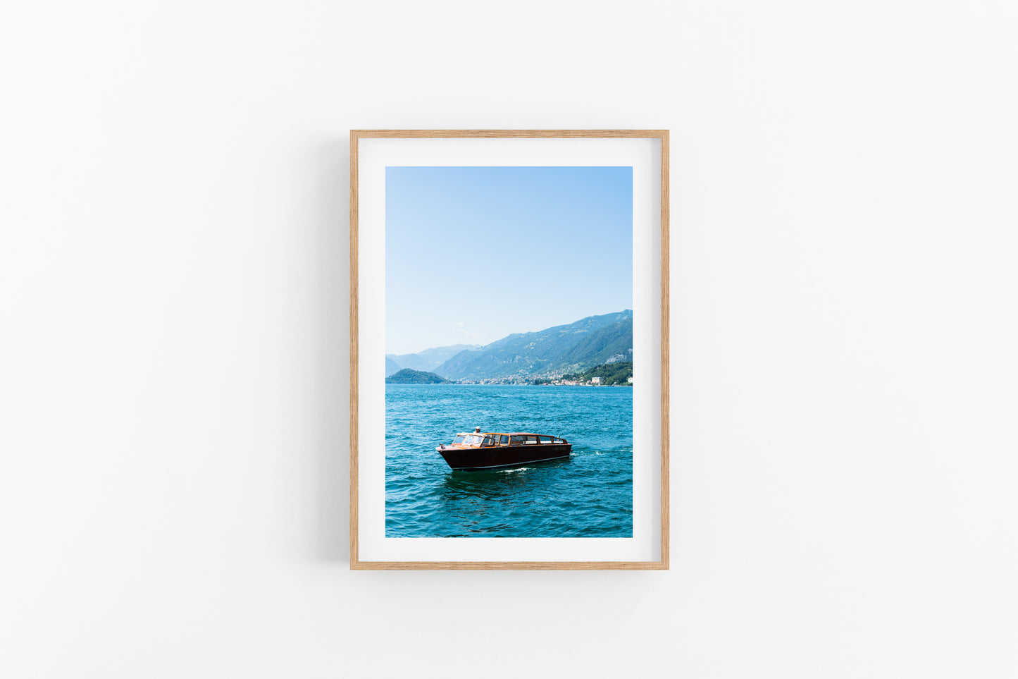 BOATING IN COMO